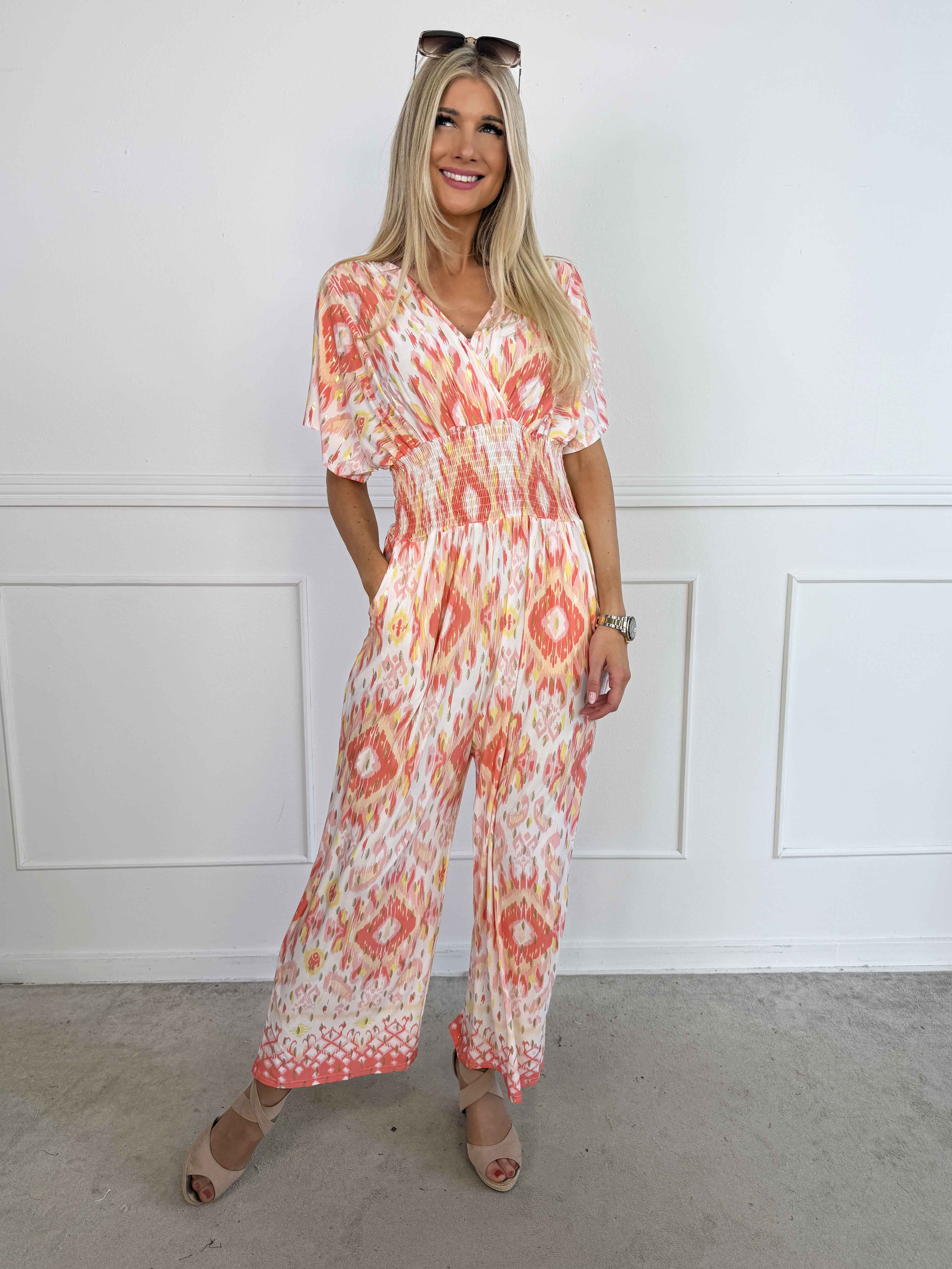 Pams Artsy Jumpsuit - Elastisk mønstret buksedragt med guld dutter